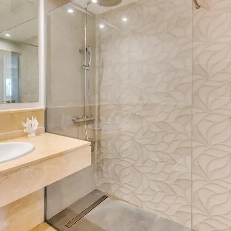 Magic Corner On Golden Mile Марбелья