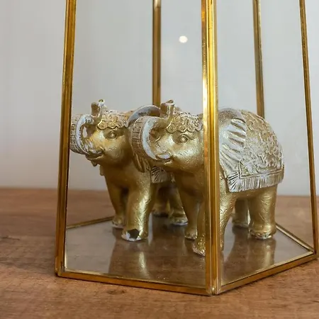 Magic Corner On Golden Mile